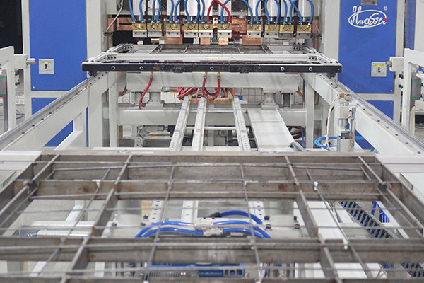 Hwashi Full Automatic Steel Wire Mesh Condensador Tubos de cobre Buddy e Máquina de Soldadura Multi-Ponto