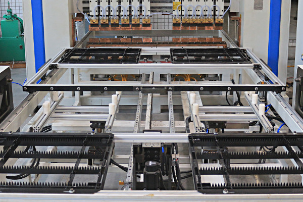 Máquina de soldadura de malha de arame elétrico de tipo Hwashi Gantry para armação de rack de frigorífico