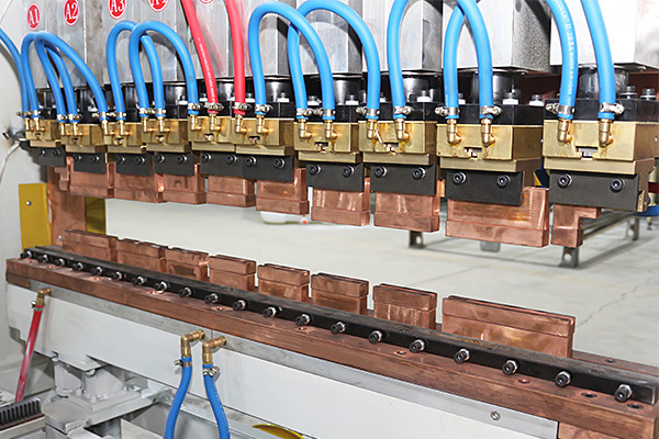 Máquina de soldadura de malha de arame elétrico de tipo Hwashi Gantry para armação de rack de frigorífico