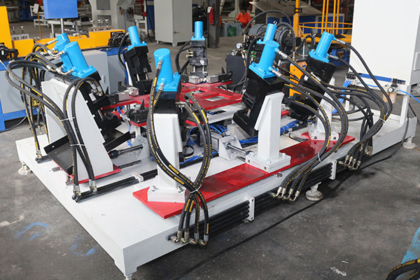 Fábrica Hwashi Gradeira IBC, Linha de produção IBC Cage Frame, lBC Cage Frame Hole Making and Punching Machine