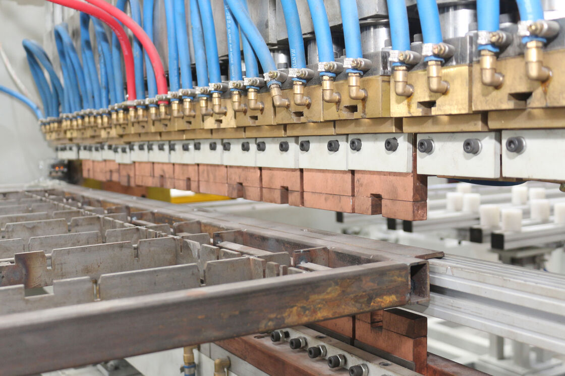 Máquina de Soldagem Automatizada de Alta Velocidade para Condensadores de Refrigerador com Linha de Produção de Condensadores de Tubo de Arame Personalizável e Soldagem e Dobramento Integrados