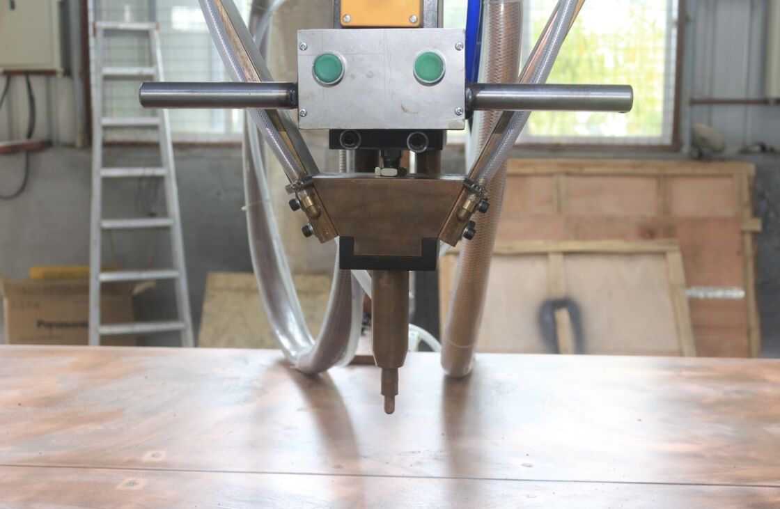 Máquina de soldadura por ponto de mesa com controlador de tela sensível ao toque inteligente para dobra de precisão e espessura de soldadura de 3,0+3,0 mm