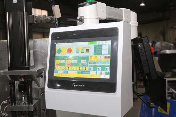 Sistema de controlo eléctrico Máquina de soldadura de malha de arame com sistema de arrefecimento e sistema de controlo de operação PLC 1