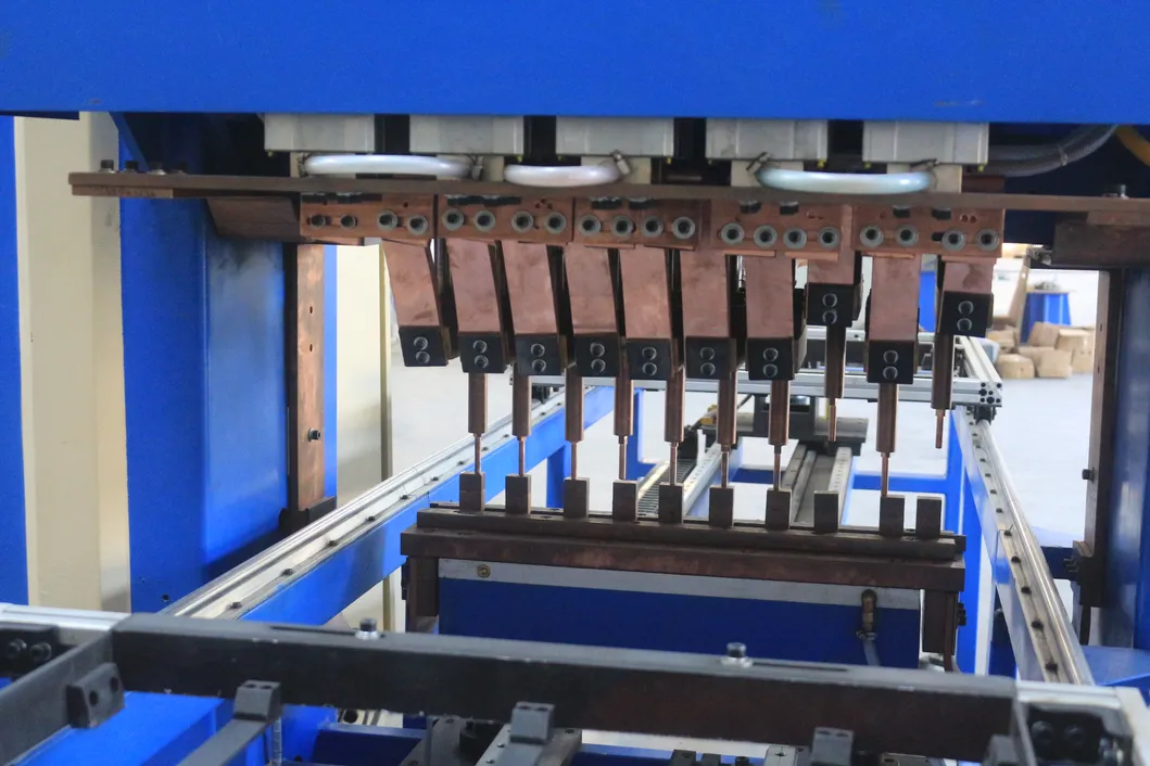 Hwashi Última máquina de soldadura automática de porta de chapa de metal tipo de travessia de inversor 2