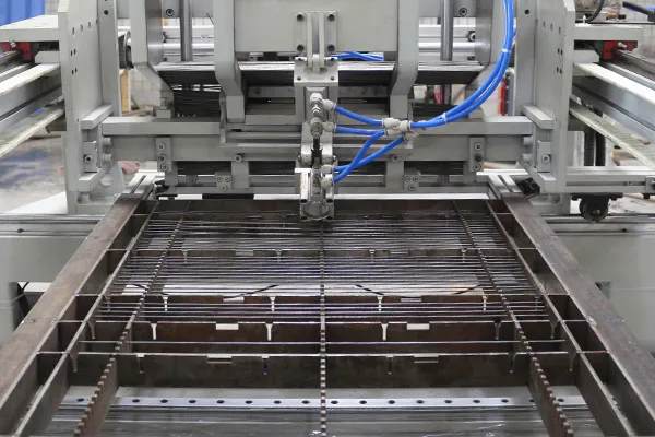 Hwashi Swinq BaseWire Frame Welding Machine Máquina de soldadura de linha de arame de ferro 3