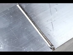 Máquina de soldadura Handheld do laser que move o soldador do ponto de laser